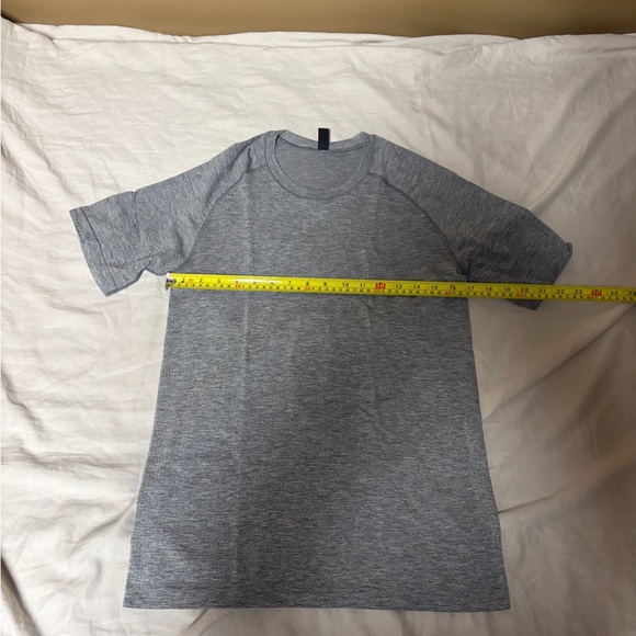 lululemon athletica Heather Gray Men's Tee - Picture 2 of 5
